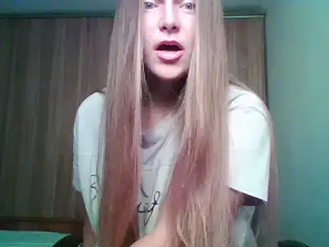 Evasapples online show from October 2, 2025, 4:25 pm