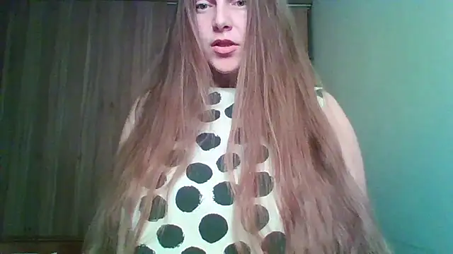 Evasapples online show from April 26, 2026, 8:17 pm