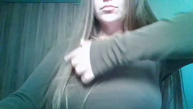 Snapshot of Evasapples chatting on June 17, 2026, 9:27 pm Evasapples online show from June 17, 2026, 9:27 pm