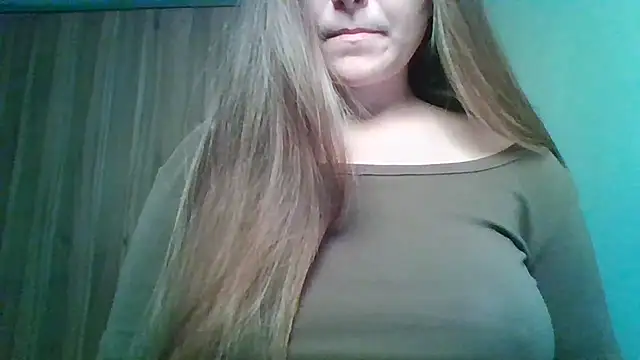 Snapshot of Evasapples chatting on June 26, 2026, 1:15 pm Evasapples online show from June 26, 2026, 1:15 pm