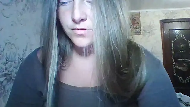 Snapshot of Evasapples chatting on July 8, 2026, 8:35 pm Evasapples online show from July 8, 2026, 8:35 pm