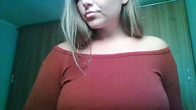 Snapshot of Evasapples chatting on July 11, 2026, 2:31 pm Evasapples online show from July 11, 2026, 2:31 pm
