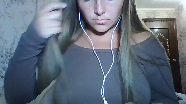 Snapshot of Evasapples chatting on July 17, 2026, 8:35 pm Evasapples online show from July 17, 2026, 8:35 pm