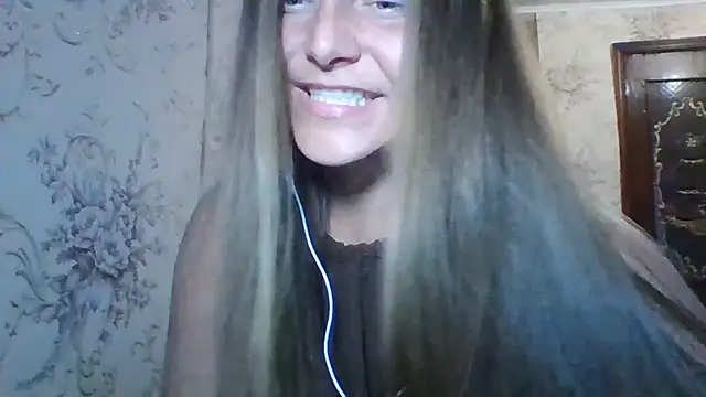 Snapshot of Evasapples chatting on July 18, 2026, 5:28 pm Evasapples online show from July 18, 2026, 5:28 pm