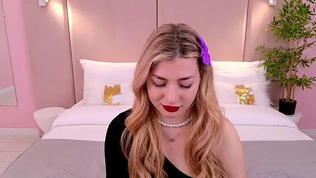 Snapshot of HelenaMorgan chatting on February 7, 2025, 6:03 am HelenaMorgan online show from February 7, 2025, 6:03 am