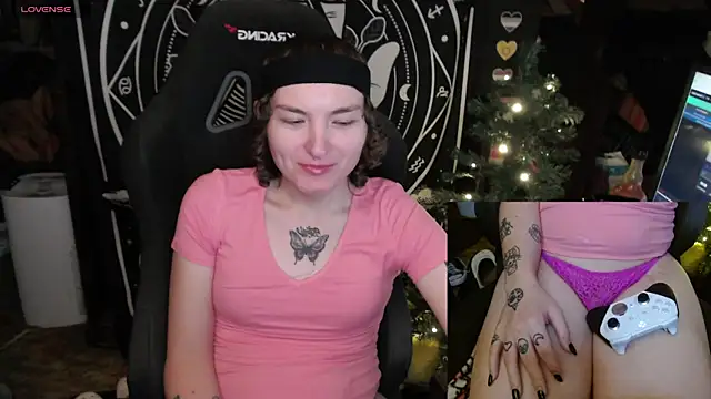 BrandiWRLD 999 online show from January 14, 2025, 6:28 pm