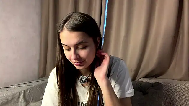 elisa moon online show from March 24, 2026, 2:55 pm