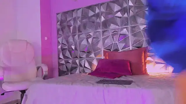 keendaall online show from March 12, 2025, 6:55 pm