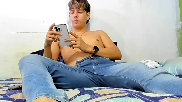 Snapshot of zackmontieel chatting on December 4, 2024, 9:40 am zackmontieel online show from December 4, 2024, 9:40 am