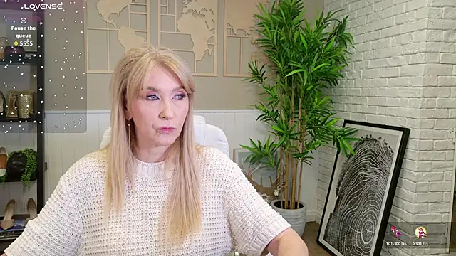 Snapshot of LadyLeea chatting on May 20, 2026, 5:13 am LadyLeea online show from May 20, 2026, 5:13 am