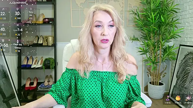 Snapshot of LadyLeea chatting on June 4, 2026, 5:13 am LadyLeea online show from June 4, 2026, 5:13 am