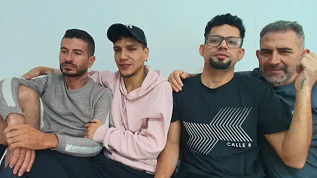 Snapshot of Benjamin_show chatting on November 11, 2025, 3:56 pm Benjamin show online show from November 11, 2025, 3:56 pm