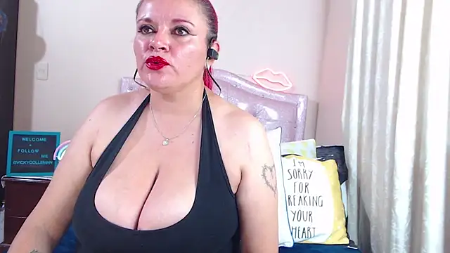 Snapshot of VickyColleman chatting on January 12, 2025, 9:40 pm VickyColleman online show from January 12, 2025, 9:40 pm