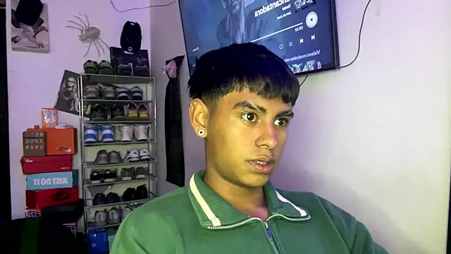 Snapshot of _Billowy_ chatting on November 15, 2025, 4:47 pm Billowy online show from November 15, 2025, 4:47 pm