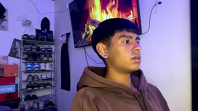 Snapshot of _Billowy_ chatting on November 24, 2025, 6:07 pm Billowy online show from November 24, 2025, 6:07 pm