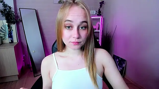 LianaBright online show from April 29, 2026, 2:15 am