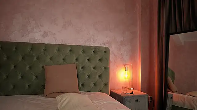 LucyWilow online show from June 6, 2026, 4:50 am