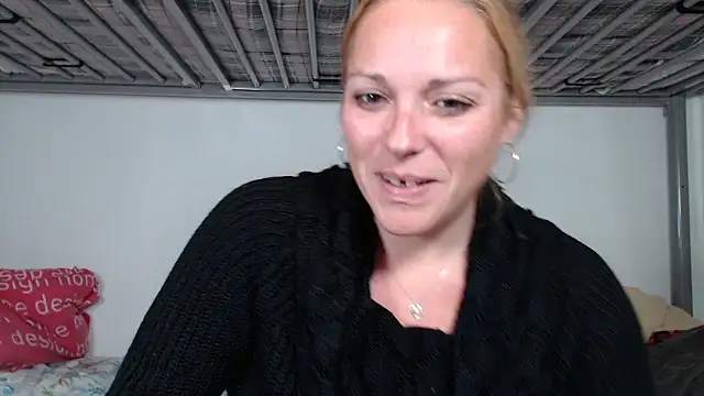 Doucelouve9 online show from January 5, 2026, 5:27 pm