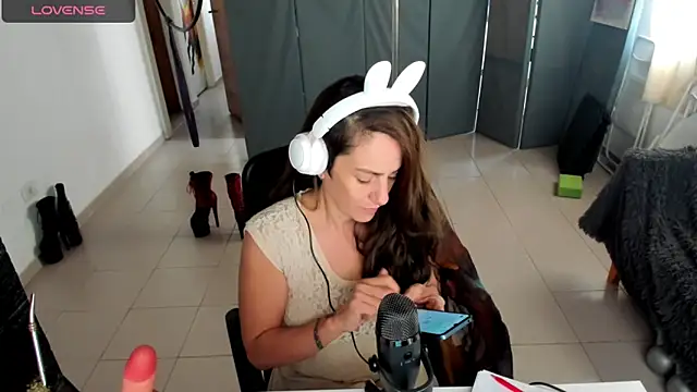 Snapshot of jessiburningheels chatting on February 18, 2025, 1:22 pm jessiburningheels online show from February 18, 2025, 1:22 pm