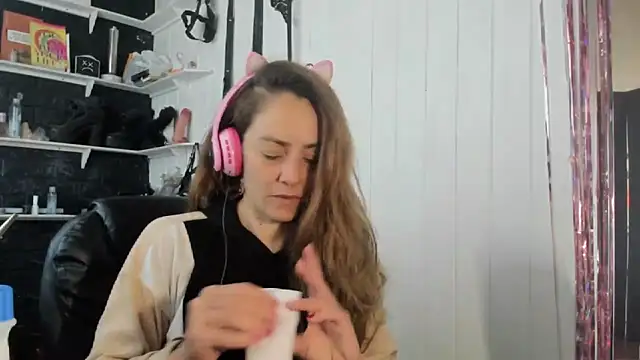 Snapshot of jessiburningheels chatting on November 14, 2025, 10:14 am jessiburningheels online show from November 14, 2025, 10:14 am