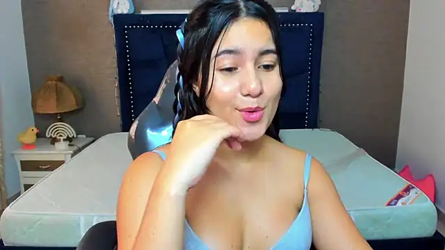 MaiteFlores online show from May 5, 2026, 2:25 pm