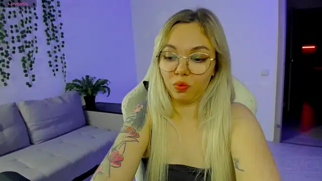 whoa-hoa-hoa-hoa-hoa online show from November 15, 2025, 6:59 pm