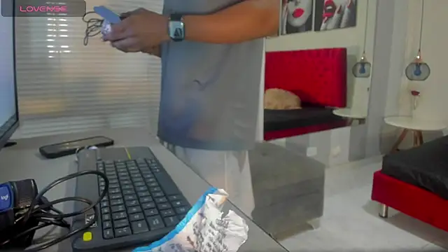 Snapshot of KENDER21_ chatting on March 12, 2025, 12:47 pm KENDER21 online show from March 12, 2025, 12:47 pm