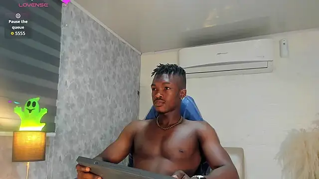 Snapshot of KENDER21_ chatting on December 17, 2025, 8:37 pm KENDER21 online show from December 17, 2025, 8:37 pm