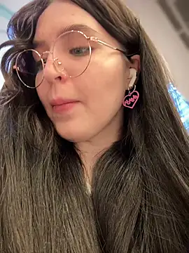 meow girl online show from February 21, 2025, 2:06 pm