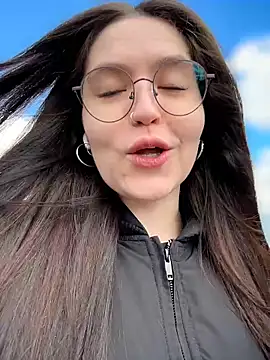meow girl online show from April 23, 2026, 8:24 am