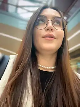 Snapshot of meow_girl chatting on May 18, 2026, 3:51 pm meow girl online show from May 18, 2026, 3:51 pm