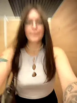 Snapshot of meow_girl chatting on July 4, 2026, 2:01 pm meow girl online show from July 4, 2026, 2:01 pm