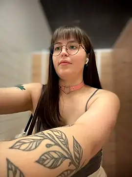 Snapshot of meow_girl chatting on July 10, 2026, 1:58 pm meow girl online show from July 10, 2026, 1:58 pm