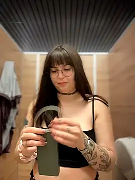 Snapshot of meow_girl chatting on July 19, 2026, 1:37 pm meow girl online show from July 19, 2026, 1:37 pm
