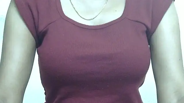 Snapshot of _FluffyHxney_ chatting on April 12, 2026, 6:13 pm FluffyHxney online show from April 12, 2026, 6:13 pm