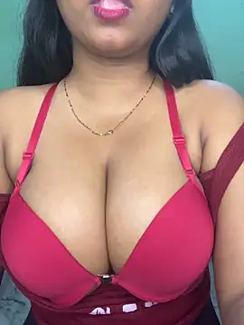 Snapshot of Ishaani_0 chatting on June 11, 2026, 12:32 am Ishaani 0 online show from June 11, 2026, 12:32 am