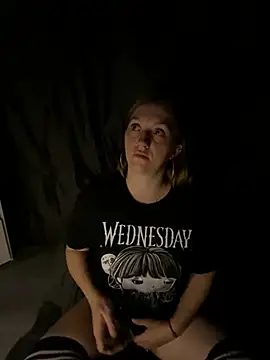 Snapshot of Stoner_BarbieXX chatting on August 1, 2026, 8:41 pm Stoner BarbieXX online show from August 1, 2026, 8:41 pm