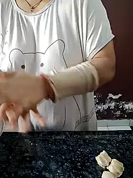 milf-kaira online show from January 4, 2025, 3:29 am