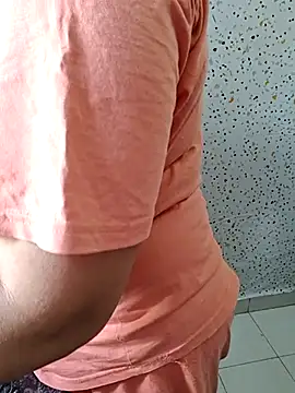 milf-kaira online show from March 18, 2025, 11:41 am