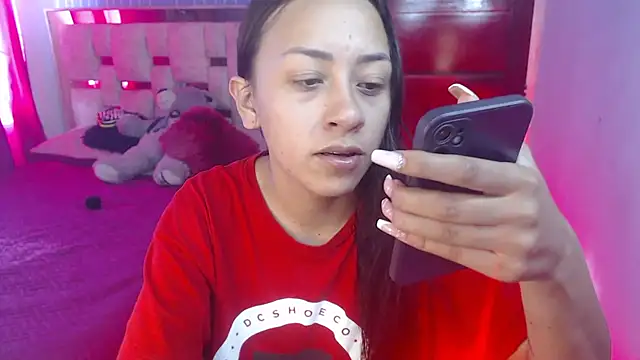 Snapshot of Little_aphrodite chatting on February 18, 2025, 9:20 pm Little aphrodite online show from February 18, 2025, 9:20 pm