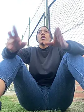 Snapshot of Little_aphrodite chatting on October 7, 2025, 10:29 pm Little aphrodite online show from October 7, 2025, 10:29 pm