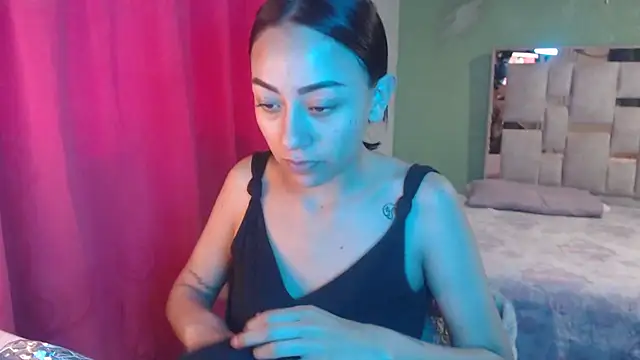 Snapshot of Little_aphrodite chatting on November 28, 2025, 9:39 pm Little aphrodite online show from November 28, 2025, 9:39 pm