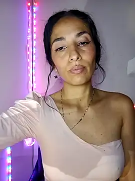 chloewildd  online show from November 14, 2025, 3:49 am