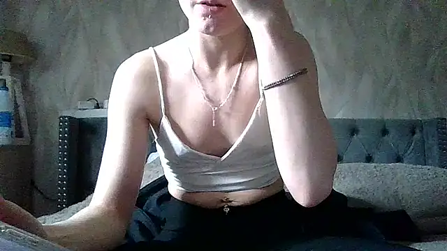 Petite moi online show from March 11, 2026, 12:00 pm