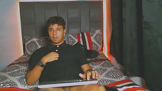 Snapshot of beautiful_james chatting on December 17, 2024, 6:13 am beautiful james online show from December 17, 2024, 6:13 am