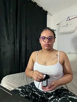 Snapshot of angela_angels_ chatting on May 17, 2026, 4:21 am angela angels online show from May 17, 2026, 4:21 am