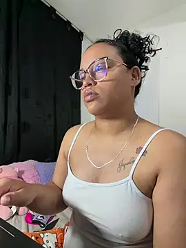 Snapshot of angela_angels_ chatting on June 1, 2026, 10:39 am angela angels online show from June 1, 2026, 10:39 am
