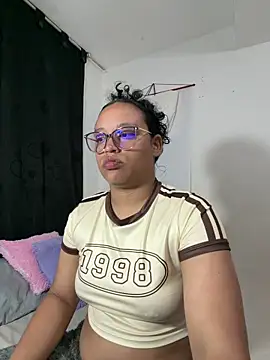 Snapshot of angela_angels_ chatting on June 6, 2026, 3:33 am angela angels online show from June 6, 2026, 3:33 am