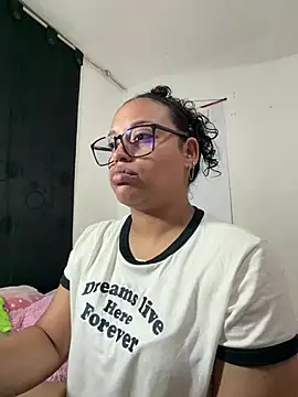 Snapshot of angela_angels_ chatting on July 21, 2026, 4:37 am angela angels online show from July 21, 2026, 4:37 am