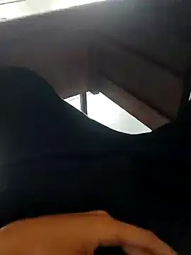 Snapshot of Juliano69xv chatting on November 17, 2025, 6:35 pm Juliano69xv online show from November 17, 2025, 6:35 pm